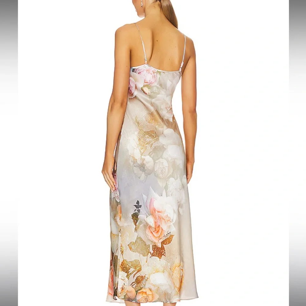 Versona Elegant Floral Dress - Picture 2 of 5